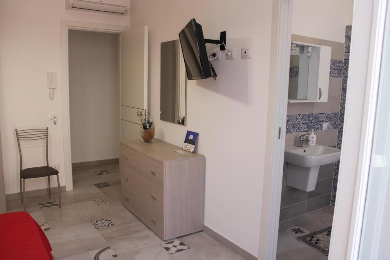 Ferienwohnung La Stanza Vicino Al Mare , Una Camera Da Letto E Bagno Con Balcone Vista Mare Balestrate Exterior foto